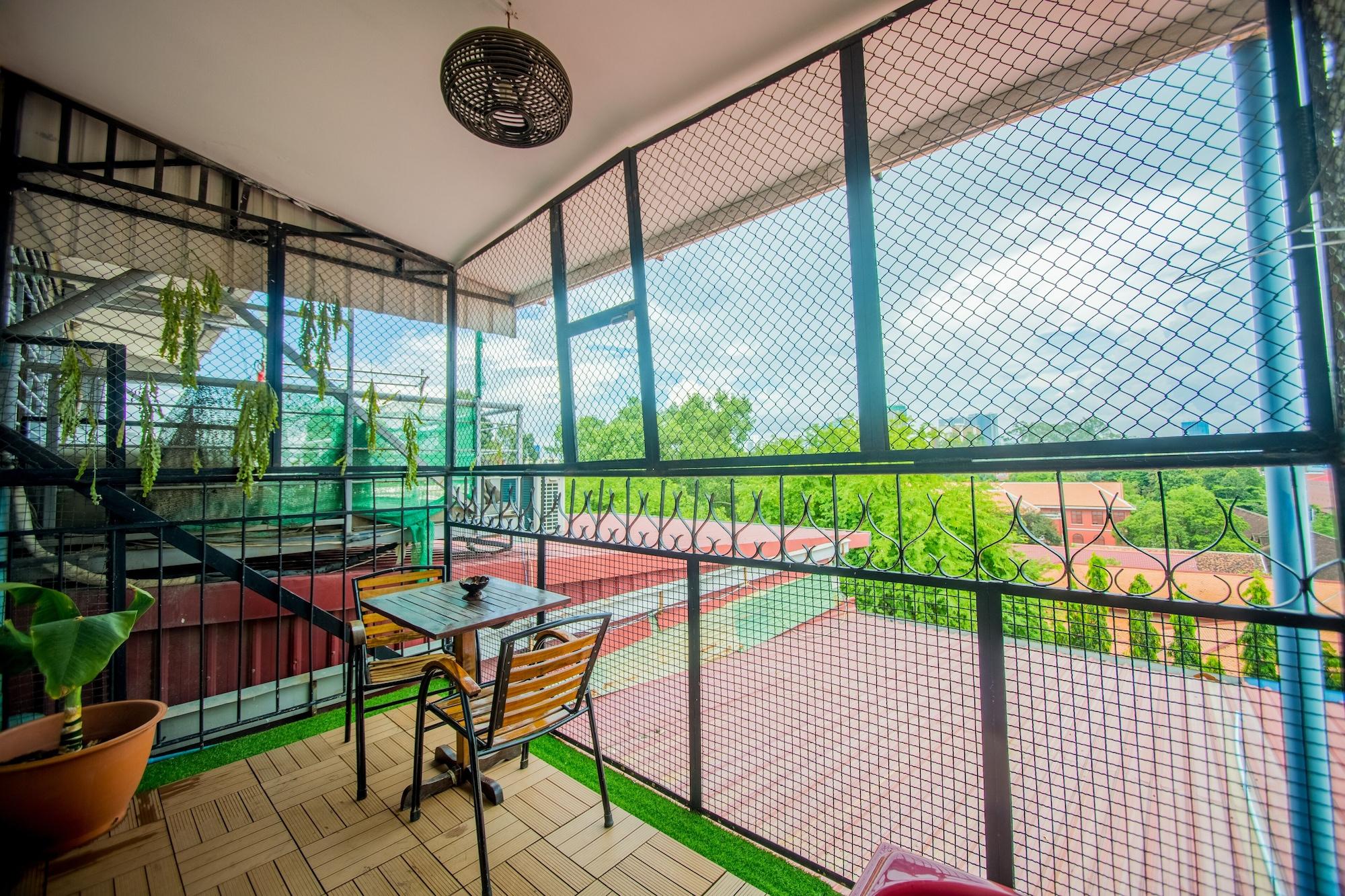 The Artist Residence Phnom Penh Exteriör bild